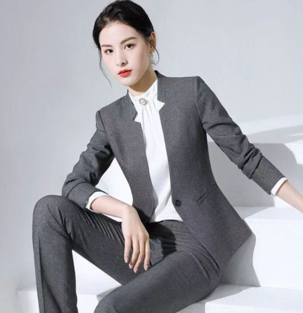 今年春天女士小西裝怎麽穿