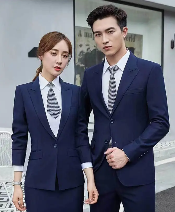 在工作中為什麽要穿職業裝